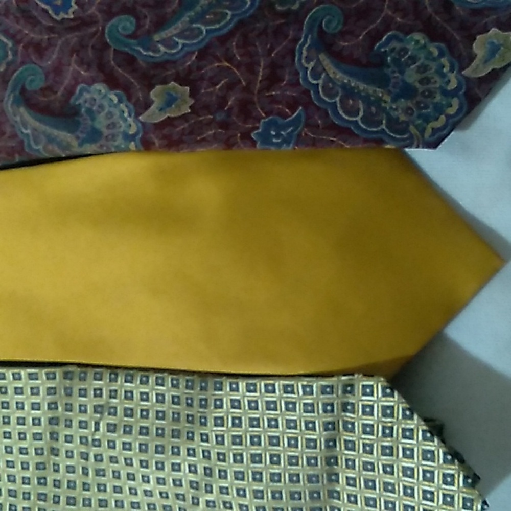 Geoffrey Beene gold/black, Vittorio Farina golden yellow and Hathaway paisley